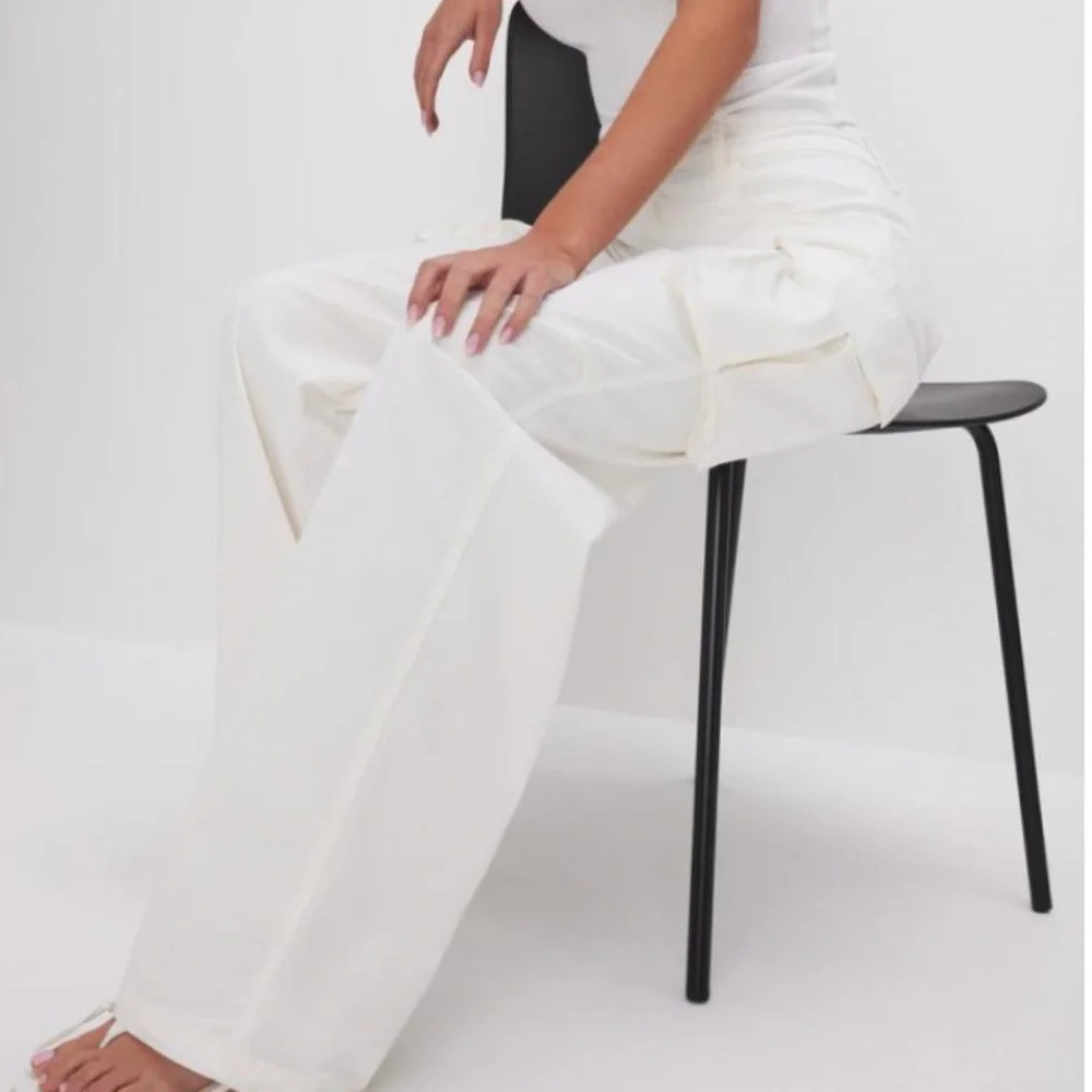 Good American Baggy Cargo Pants in Cloud White sz 6 NWT - Picture 3 of 8